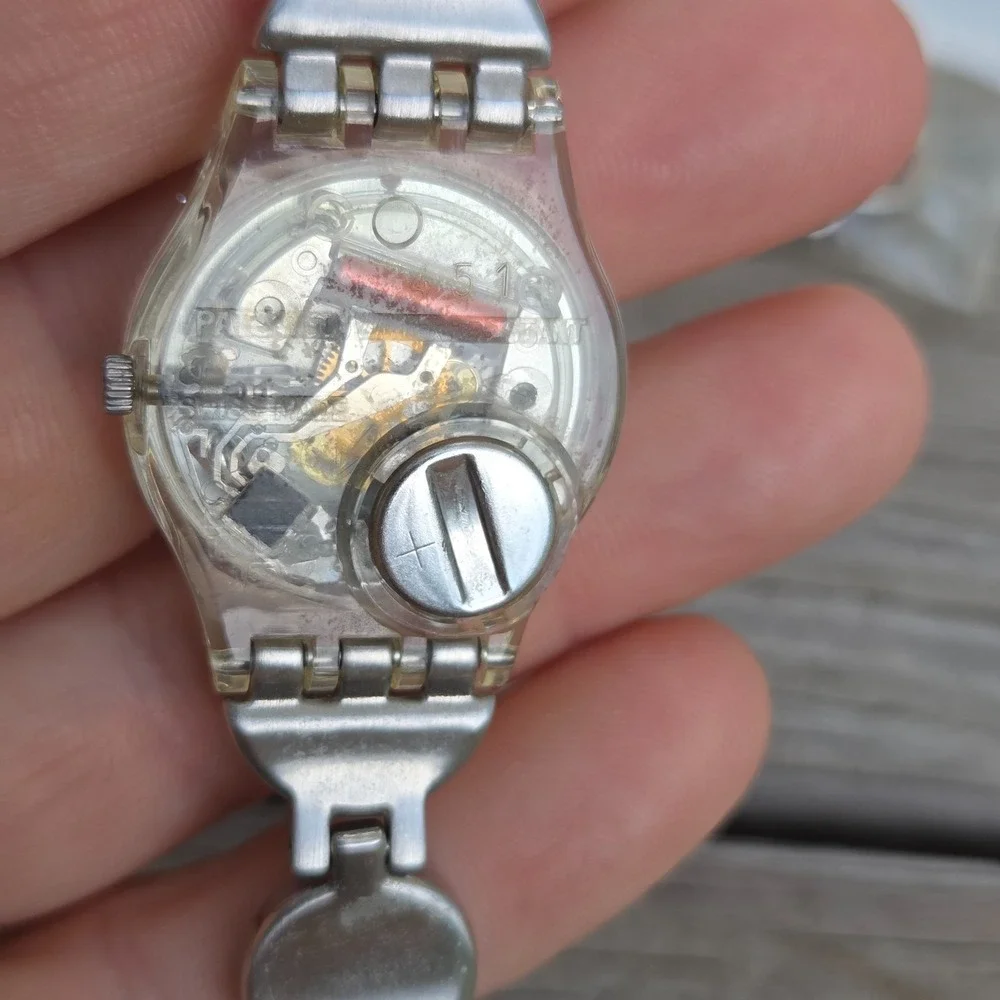 2003 Ladies SWATCH Vida Circular Swiss Bracelet Watch, Silver Tone Maroon LK244G
